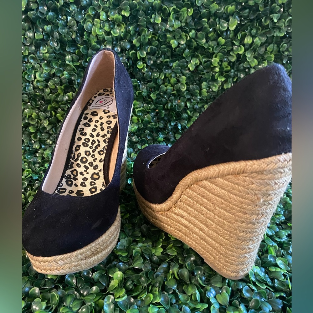 NEVER WORN. WEDGES